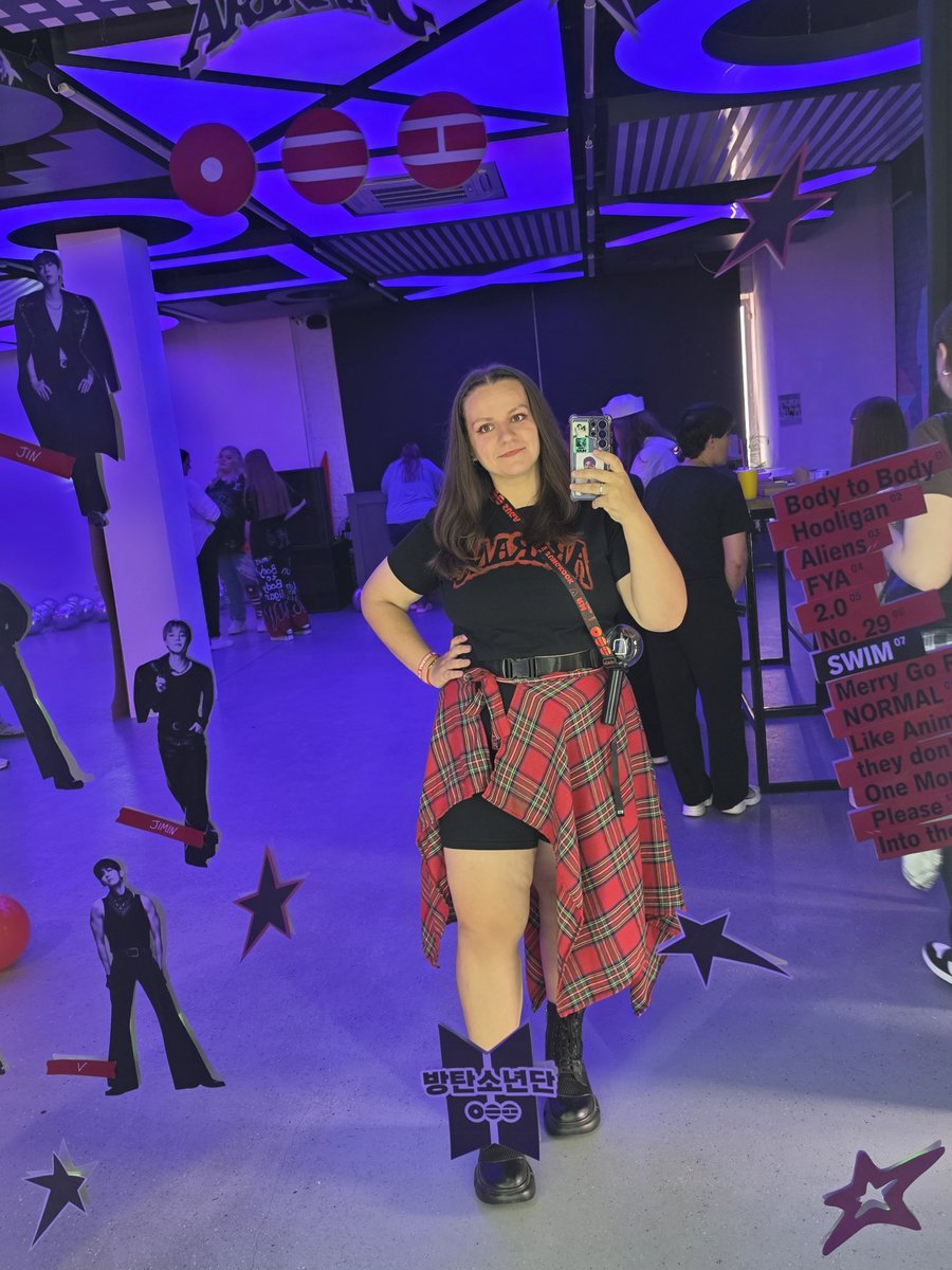 NastiaBArmy's tweet photo. It kind of felt like a concert afterparty for me 🤭🤭 https://t.co/8h2q9Msgq1