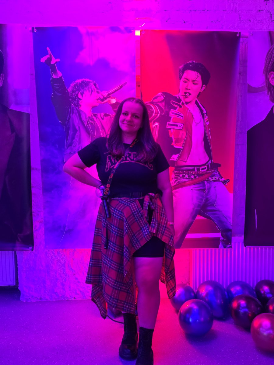NastiaBArmy's tweet photo. It kind of felt like a concert afterparty for me 🤭🤭 https://t.co/8h2q9Msgq1