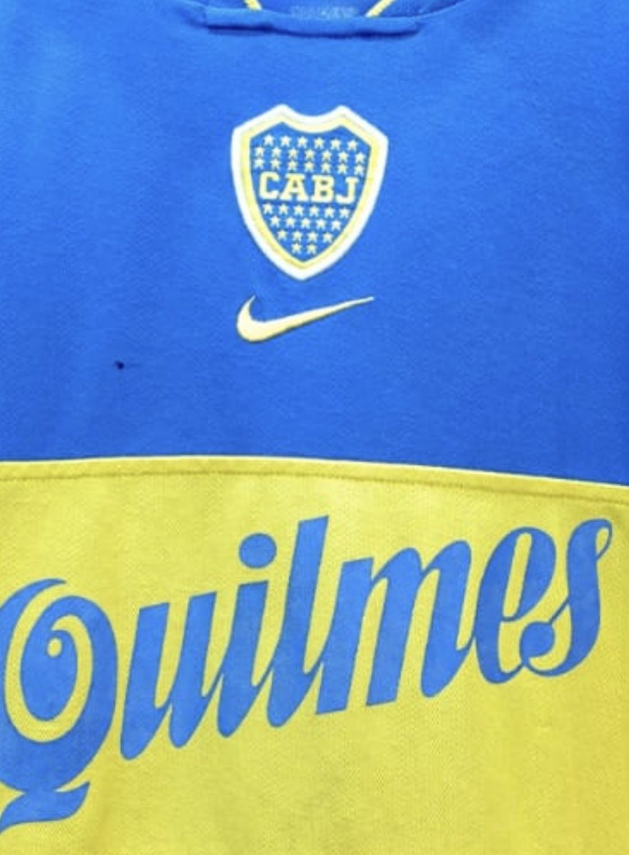 JimmyCABJ22's tweet photo. @EditsBoke porque será que absolutamente ninguna réplica logra hacer bien el escudo de las camisetas de los 2000? https://t.co/y8iPjBzeC9
