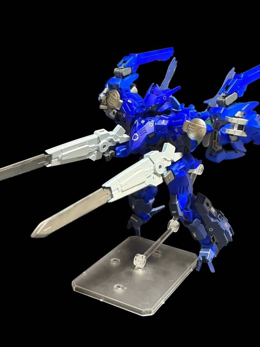 frame_wsp's tweet photo. 【ノヴァルヴ/ラズライト】

特務部隊　シュトゥルムヴォルフで運用されるノヴァルヴのバリエーションの一つ。
フルアーマープランによる装甲の強化に加え高速戦闘を目的に改修された。
反面、火力は乏しく一撃離脱の近接戦闘をメインの戦法としている。
#30MMCM2026
#30MMBF https://t.co/CqRteVF5ZH