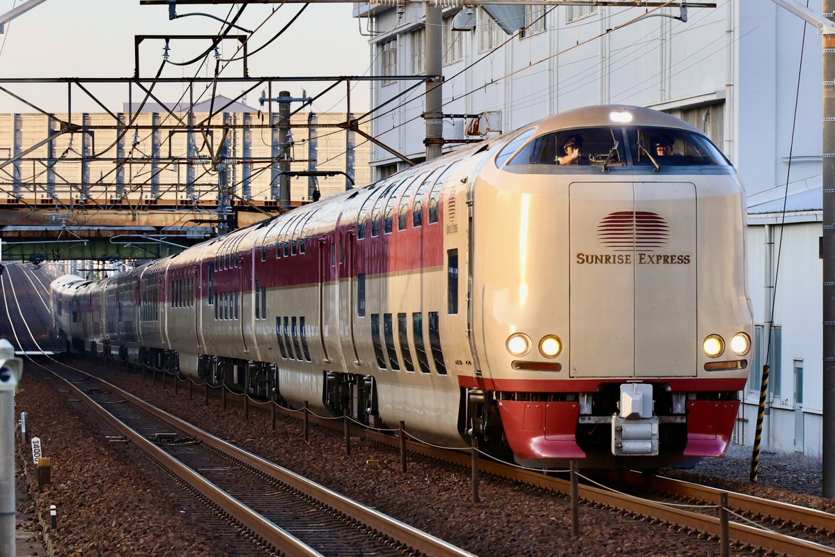 hideg1206's tweet photo. 285系 寝台特急サンライズ出雲・瀬戸号

2026年7月26日（日）
昨夜、静岡地区で降った大雨の影響でサンライズも大幅な遅延となり、早朝名古屋に到着となりました。 https://t.co/2S0jhwUWfs