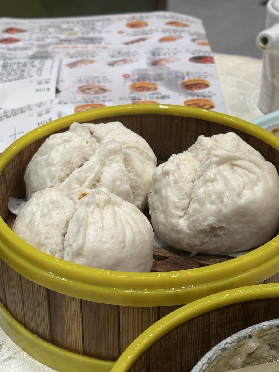 elffa_life's tweet photo. Dim sum among the multi-millionaires.

What recession? The restaurant was packed, and every table has a net worth over millions easily here in Markham. Most people own their homes and live off the interests from offshore accounts. 

Auric King at Markville 

⭐️ 6/10 good enough for dim sum. The place was comfortable, and we sat and talked for over 4 hours 😂