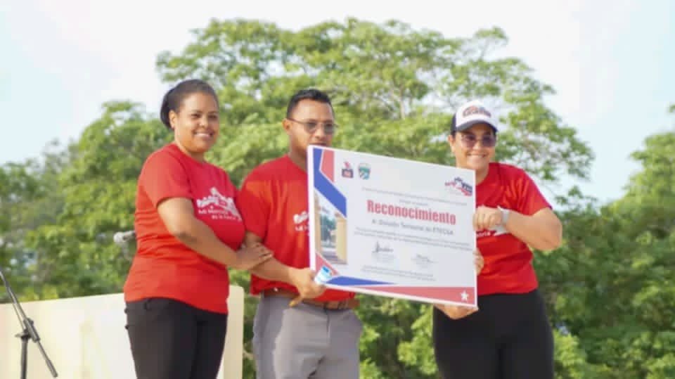 ETECSAGranma's tweet photo. Reconocen máximas autoridades de Granma a Etecsa en acto por 73 Aniversario del asalto a los cuarteles Moncada y Carlos M. de Céspedes. En #Manzanillo https://t.co/UNmK9T7TxC
