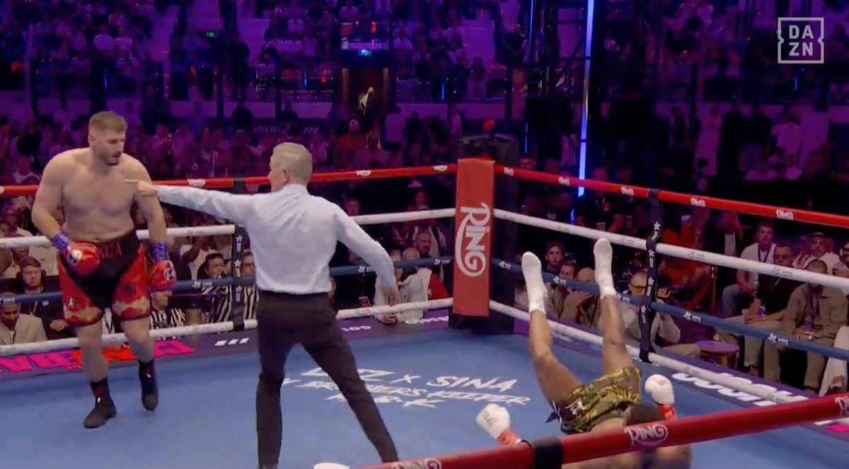 ringmagazine's tweet photo. PRENGA DROPPED AJ 🤯

#JoshuaPrenga | Exclusively on DAZN 🥊 https://t.co/1Fle5iM983