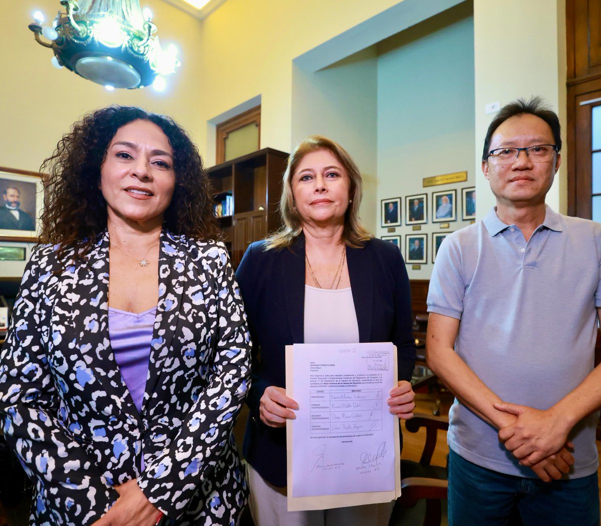 BankadaFP's tweet photo. Nuestra vocera la diputada por Fuerza Popular Cecilia Chacón y los diputados por Renovación Popular Roxana Rocha y Félix Chang presentan oficialmente la lista a la Cámara de Diputados. 🏛️🇵🇪 https://t.co/SWMzltnQL2