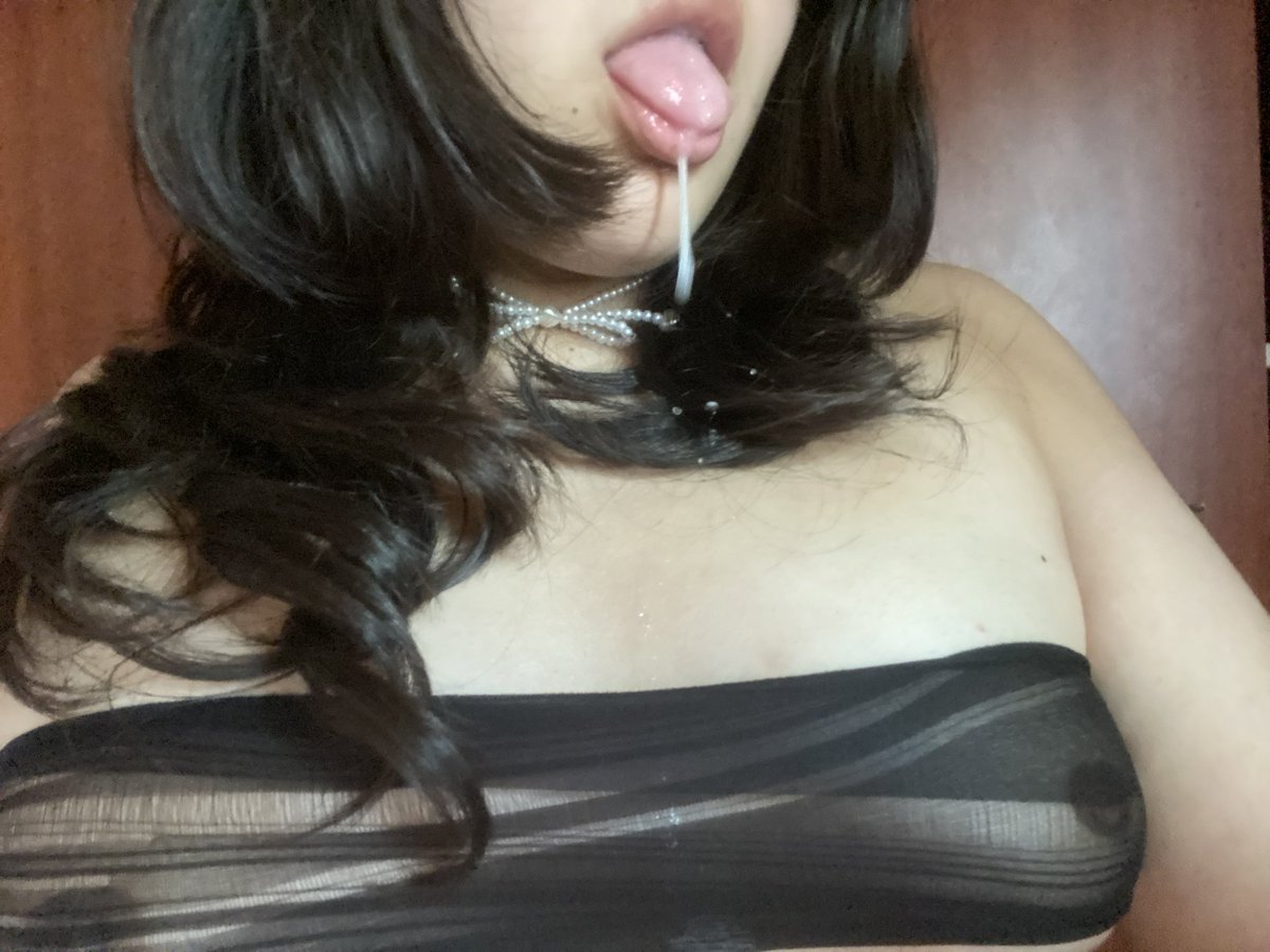 ronmidoll_'s tweet photo. q mejor que pedirle fotitos a la trola q conociste por twitter :3 #nsfwtwtًً #slut #arg #trola https://t.co/RfYGW2aH0y