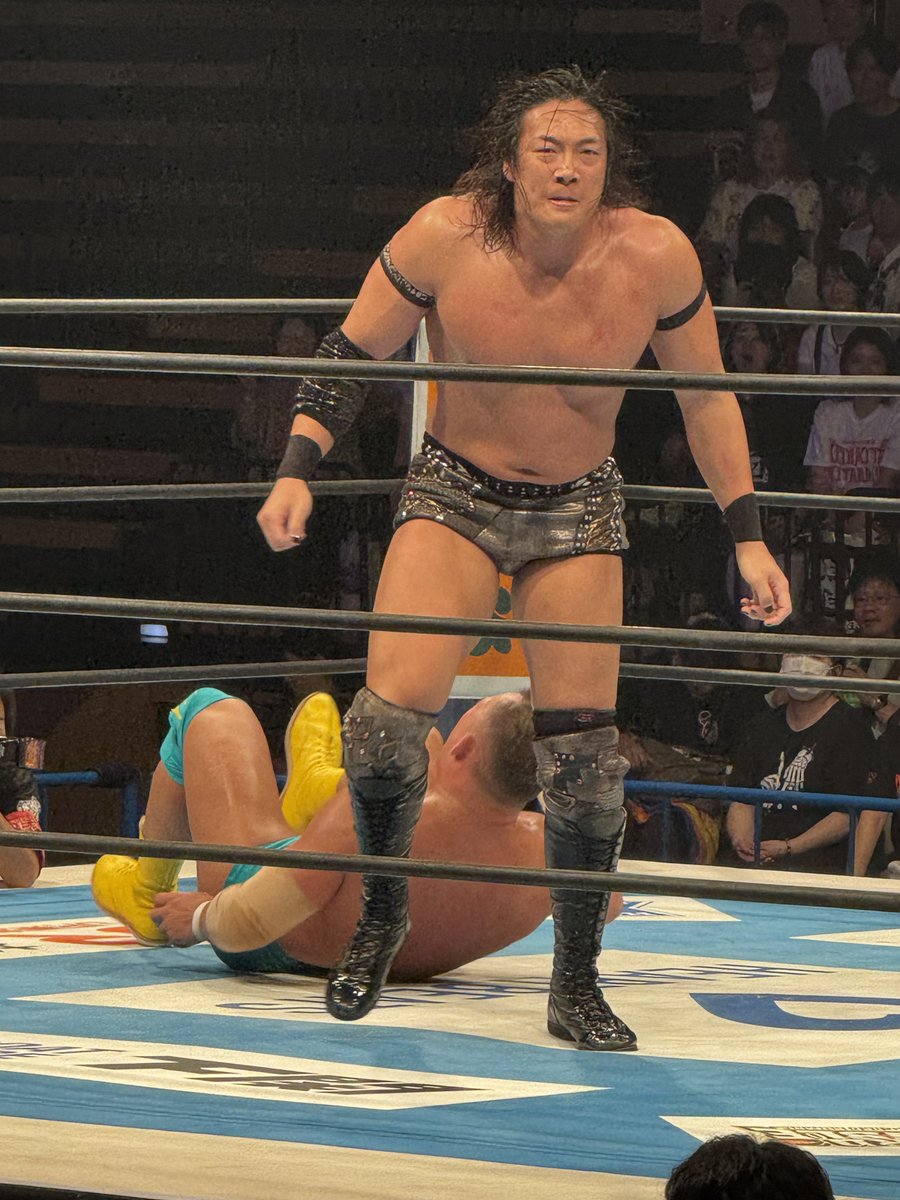 hitomiracle's tweet photo. 強さ全開のTAKESHITAを観られて大満足！それもこれもボルチンも強すぎるからこそ。
プロレスにおける「強さ」にはいろいろあると思うけど、フィジカルと技と魅せ方、全面で強い者同士の試合で得られるエネルギーを吸収した。
会場を大盛り上がりにする、とてもいい試合だった。
 #G1CLIMAX36 https://t.co/MLzhNMFCOS