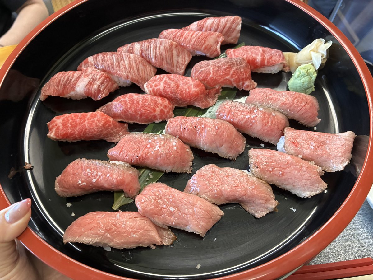 sayachans's tweet photo. 昨日は職場メンバーで
近江牛食べ放題🥩
食べ放題ってね
食べれないのよ😛
そして、夜中腹痛と戦い…笑
美味しいものを美味しく食べれる時間って
本当に貴重やなぁと痛感😍 https://t.co/lBDW0IMOl8