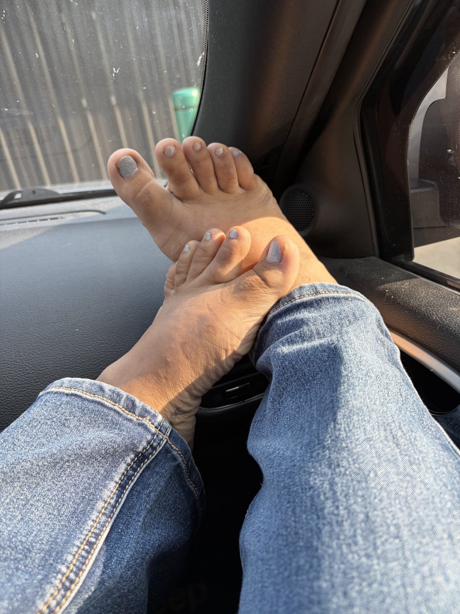 ykimprettybb's tweet photo. Will they pay the bills ? #footfetısh 👣👣👣😩#feet #toes https://t.co/a19jU5FHCI
