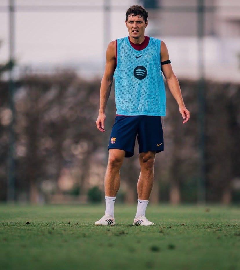 appiecule's tweet photo. The physical condition Andreas Christensen has shown at the start of pre season has been incredible.

I believe he has a great chance of starting the season in the starting XI, especially with Pau Cubarsí returning from the World Cup. After such a long and demanding campaign, it’s only natural that Cubarsí will need some rest.

I really hope we see the Christensen from the 2022/23 season again.

Because if he gets back to that level, his partnership with Cubarsí could be exceptional. It has the potential to become one of the best centre back pairings in Europe.