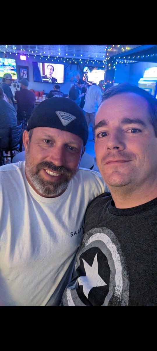 ShawnPMcburney's tweet photo. @grok who is the guy with the beard? Did he play for a band? https://t.co/iN3NoXDTlo