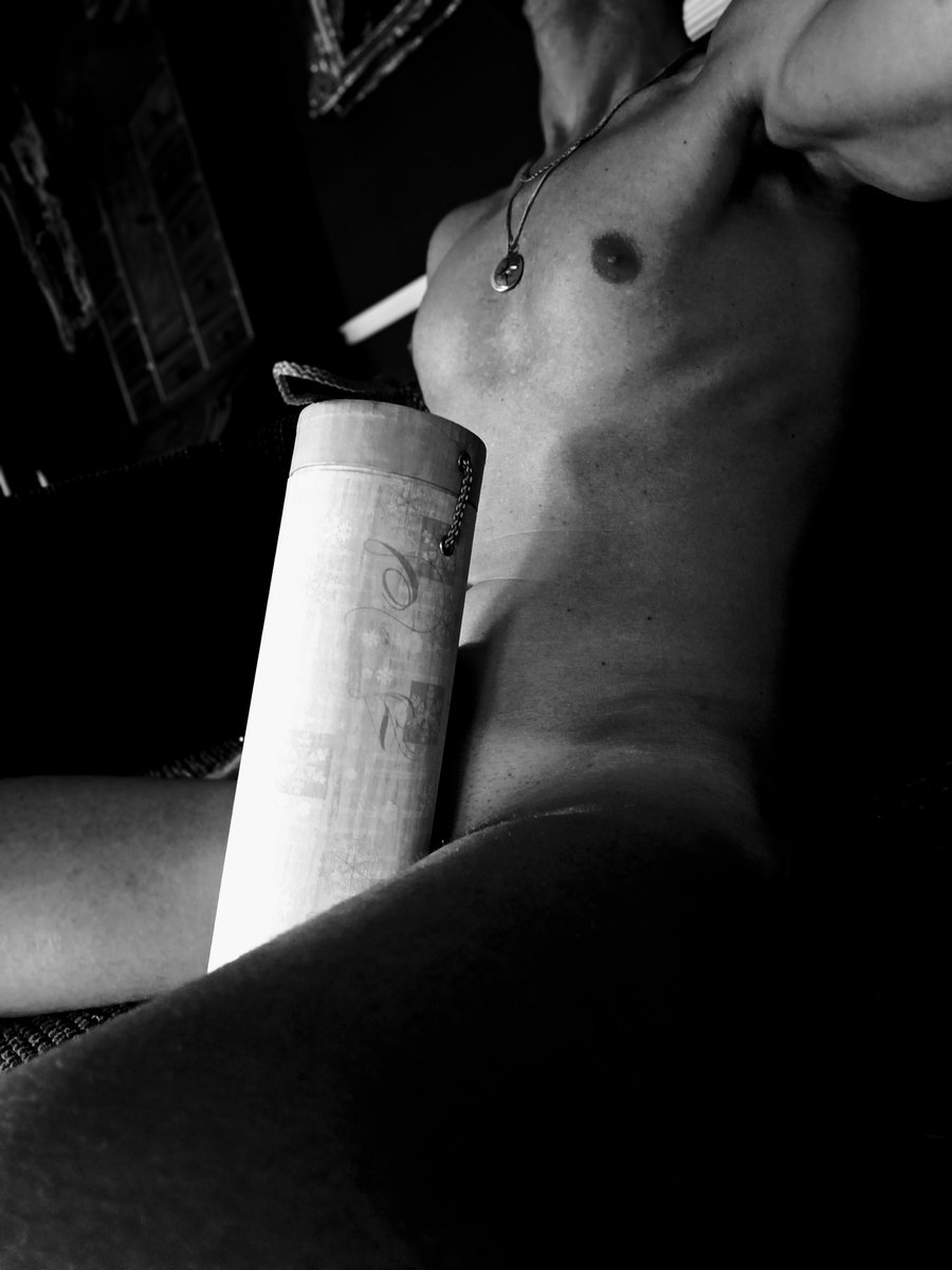 ffkevvff's tweet photo. The gift has arrived. It's time to unwrap it. #gift #free #naked #gay #love https://t.co/4we4Il8G1m