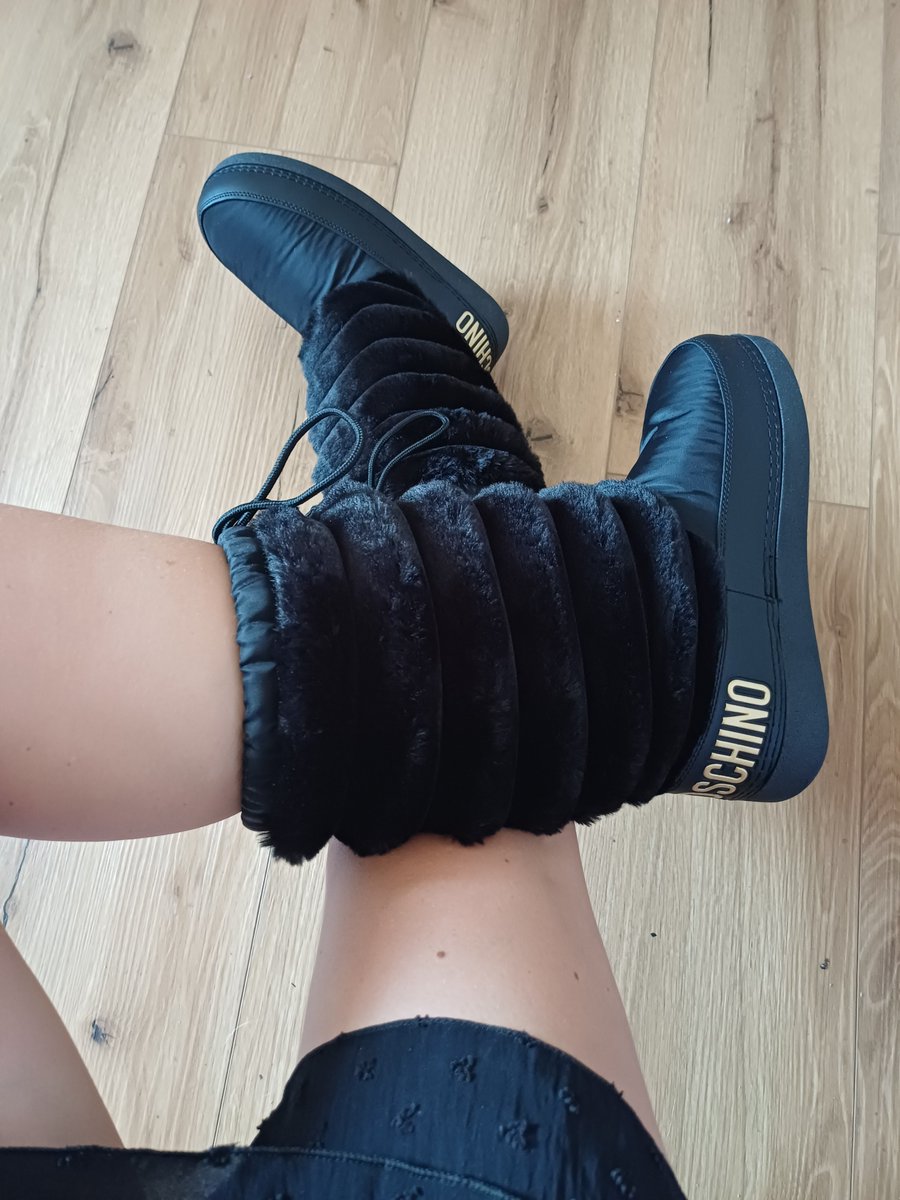 CycolinaKaribe's tweet photo. Piękny prezent od wiernego kundelka. Są tu fani obuwia zimowego?
#fetish #buty #shoes #dominacja #findom #femdom #deptanie #crushfetish https://t.co/LExGOijLi3