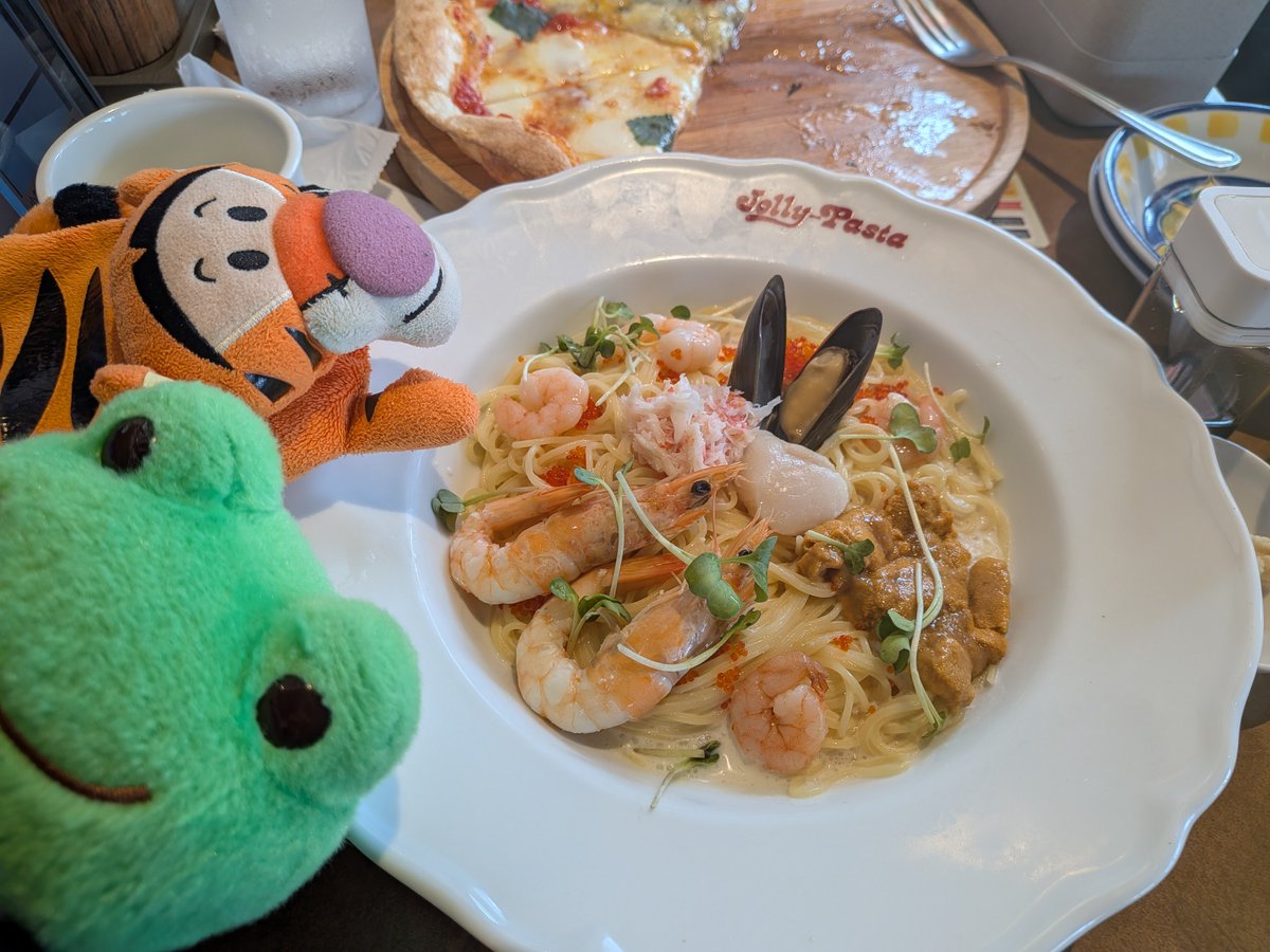 3tiggger3's tweet photo. 一昨日分
食べかけのピザと共に←
うにのパスタ予想外においしかったー
コーヒーのも冷たかった←
#一日一ﾃｨｶﾞｰ
#かえるのピクルス
#ジョリーパスタ https://t.co/xrZ7XCqYKH