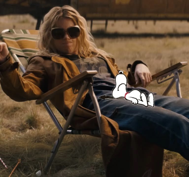iheartkarazorel's tweet photo. supergirl’s close personal friend snoopy https://t.co/dObTxYbxyt