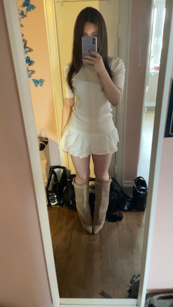 avacolins_'s tweet photo. love my new boots ! https://t.co/QqTZga8VEw