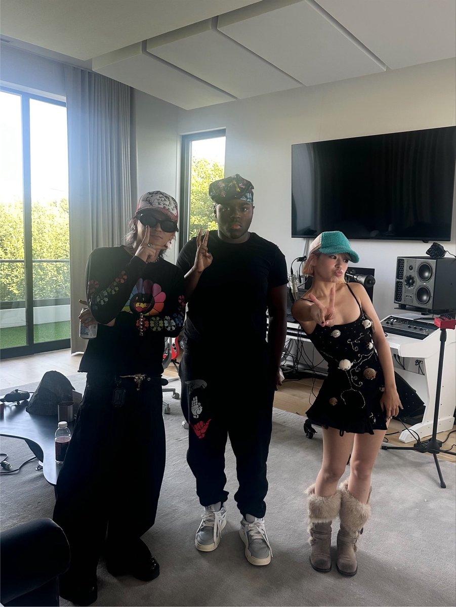XAMIYAupdates's tweet photo. XAMIYA with Slayr👩‍🎤🧑🏿‍🦱👩‍🎤♥️♥️♥️ https://t.co/TsP6WRi750