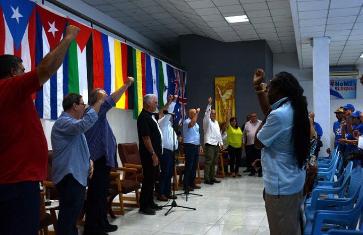 ACN_Cuba's tweet photo. 🇨🇺 Cuando se defiende a Cuba se defiende la autodeterminación de los pueblos, aseguró hoy @DiazCanelB en un encuentro de solidaridad con la mayor de las Antillas. 

Más 👉 https://t.co/VcCQFFoxiP

#CubaNoEstáSola https://t.co/0qE33UZni8