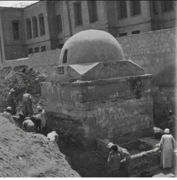 shataelawamry's tweet photo. أثناء الكشف عن قبة محمد الكحكى
بقلعة صلاح الدين فى القاهرة #مصر سنة 1983م https://t.co/fX44ZNUlBX