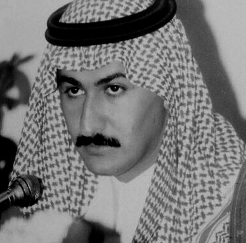 o11za's tweet photo. والله ما شفتك في صغار الفعايل 
عشان الومك في كبار المشاريه

قلتوا وقلتوا من ورانا .. القوايل
والحـر يكرم عن علـوم المسافيـه 

#طلال_الرشيد https://t.co/MK4qlLKOv3