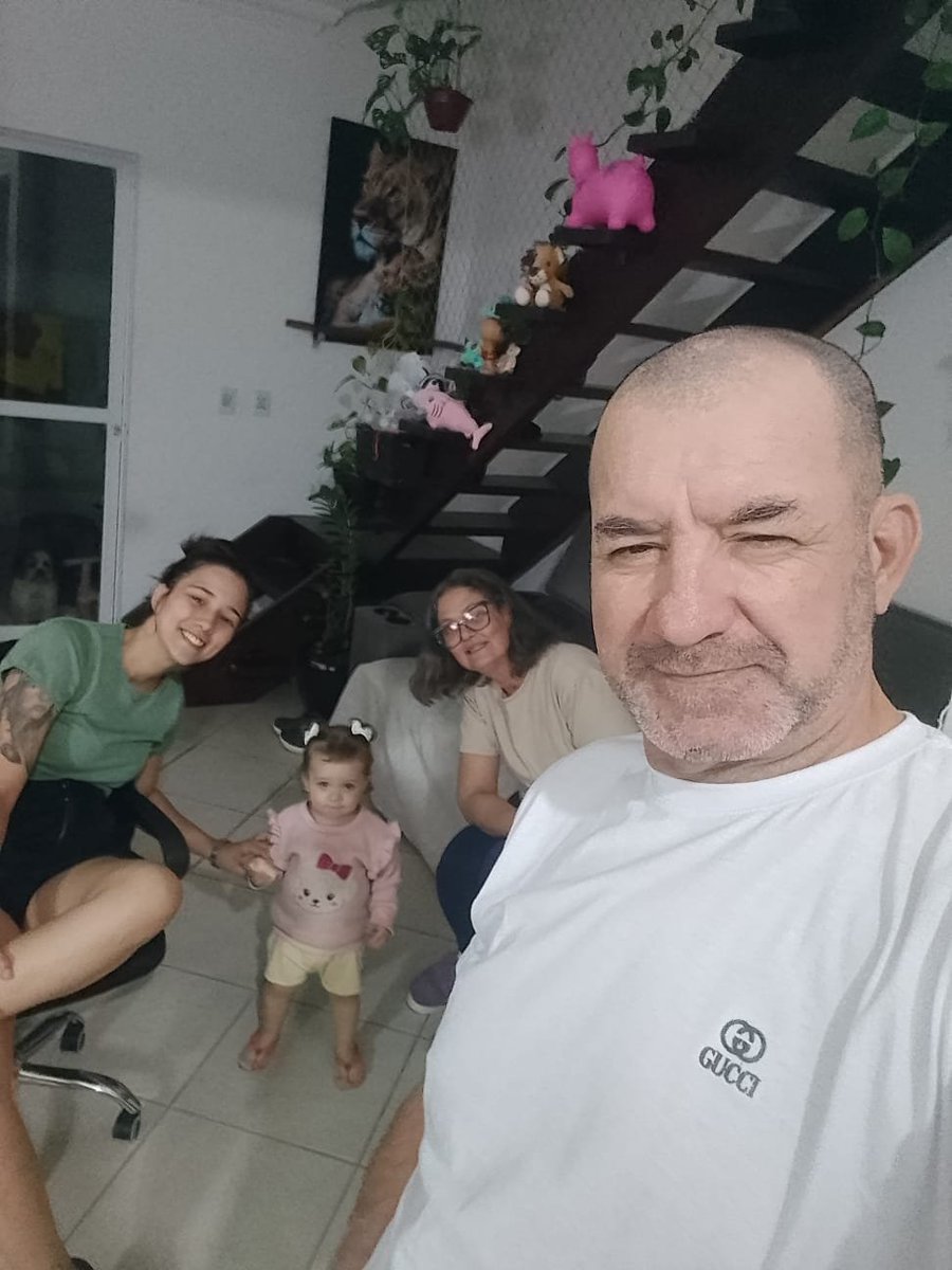 c_Karaim's tweet photo. eu reclamo, eu brigo, eu falo mal, mas nada nesse mundo me faz me sentir mais feliz e especial do que essa família, EU AMO VOCÊS!❤️ https://t.co/207amPz8NT