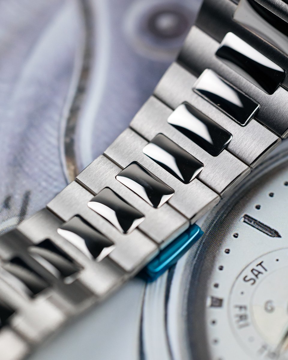 ManZonex's tweet photo. 2023 Patek Philippe Nautilus
Ref. 5811/1G-001 https://t.co/AJ5sUKVN0Q