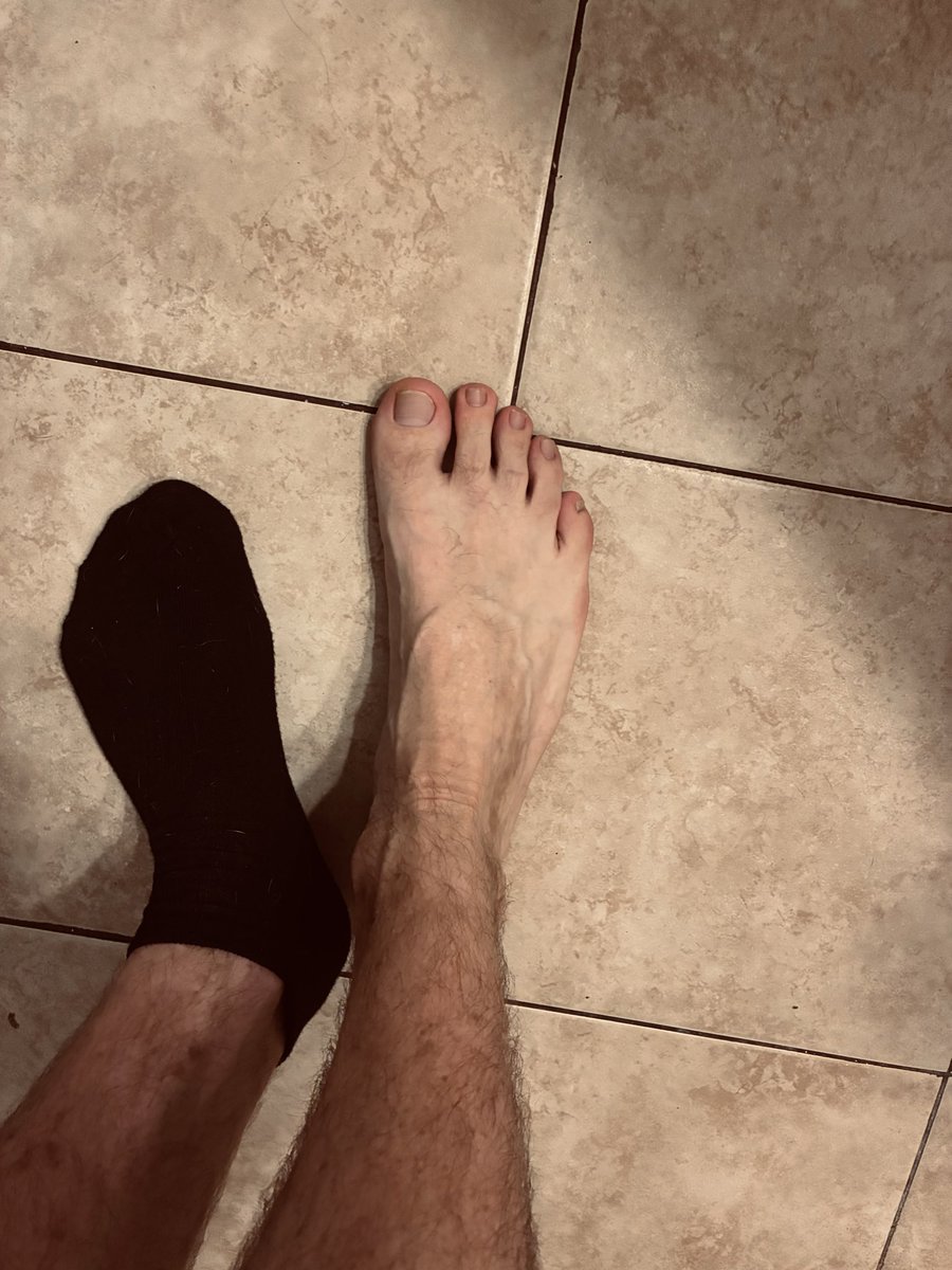 hungkyle1992's tweet photo. Sweaty feet https://t.co/b3y2PNj90E
