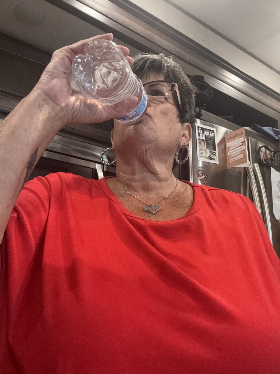 lisahunt's tweet photo. You’re probably deleting the exact footage brands want. 👀 Everyday moments like ☕ coffee, 💧 water, 💻 your laptop, or 🚶 a walk are valuable B-roll. Comment BROLL for my free shot list! 🎥 #GenXUGCChallenge #GenXUGC #UGCCreator https://t.co/HSr4yTSjBo