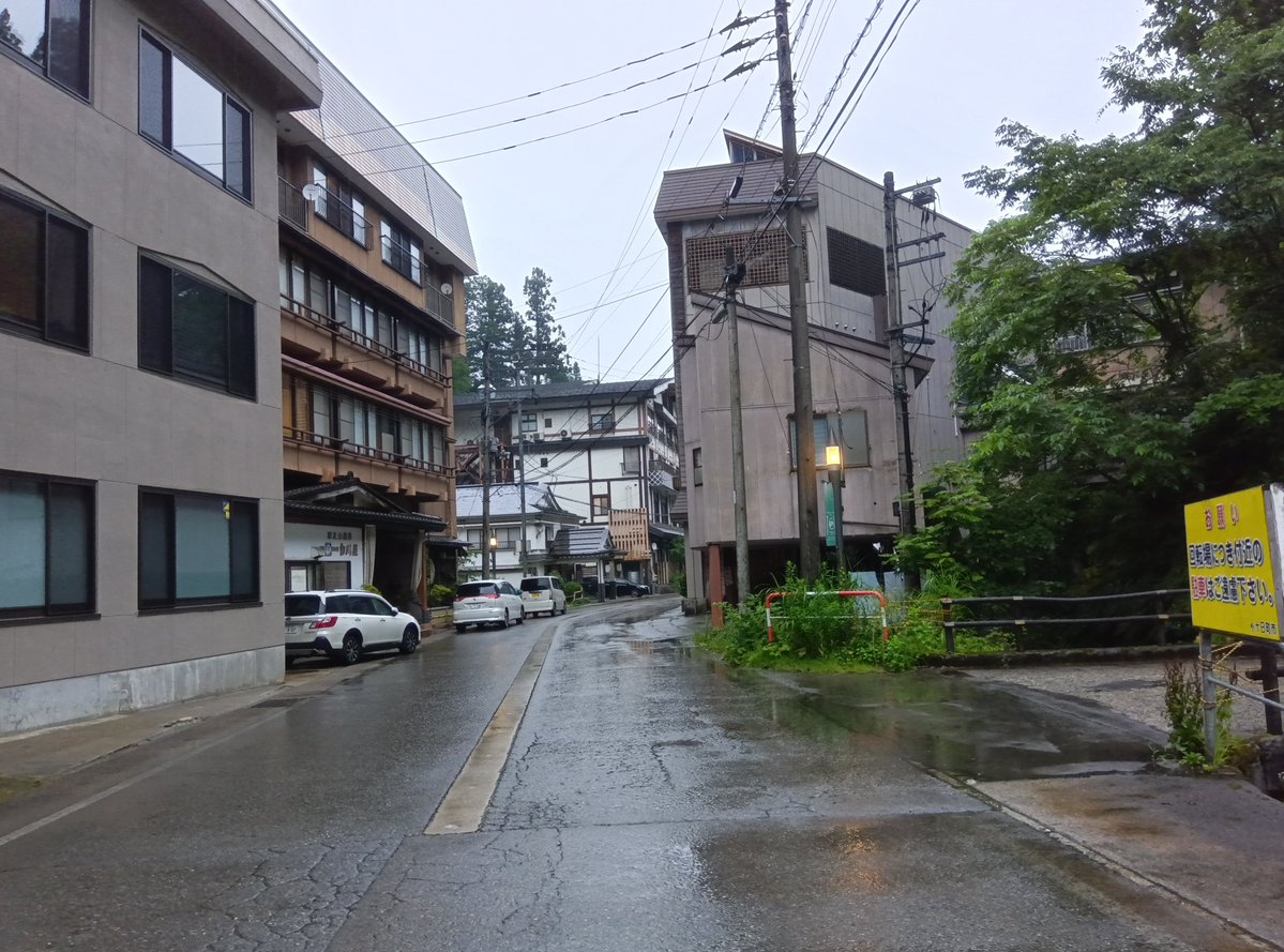 motohiro4762's tweet photo. おはようございます
雨の松之山温泉です

今日は1日雨で
最高気温は26度の予想です

涼しい朝〜😆

今日もよろしくお願いします🙇

営業時間
8時30分〜18時まで https://t.co/LibnIMAFoA