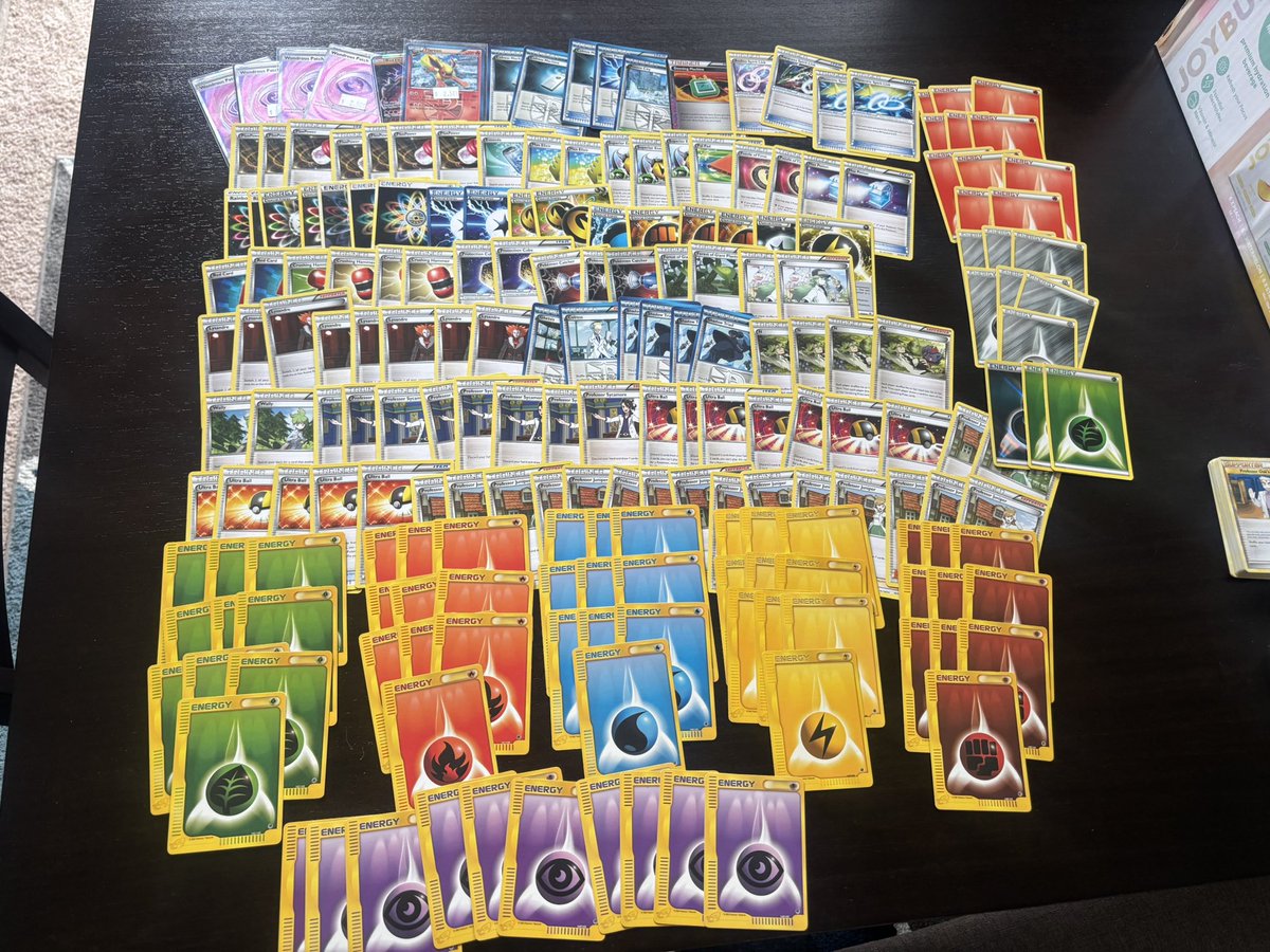 MinnowMaxthe's tweet photo. Traded in an ETB today. I don’t have a problem https://t.co/R7VwbSLURd