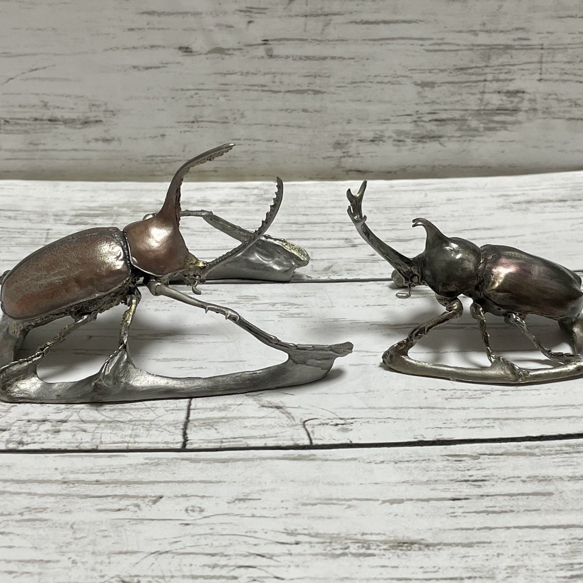 tasu_2020's tweet photo. TASUのノコギリタテヅノカブトと日本のカブトムシ…金属製です。
幕張メッセ、ワンフェスで実物を見ることができます。
ブース番号 5-09-02です。

#ワンダーフェスティバル #ワンフェス https://t.co/jTEe5iDtmO