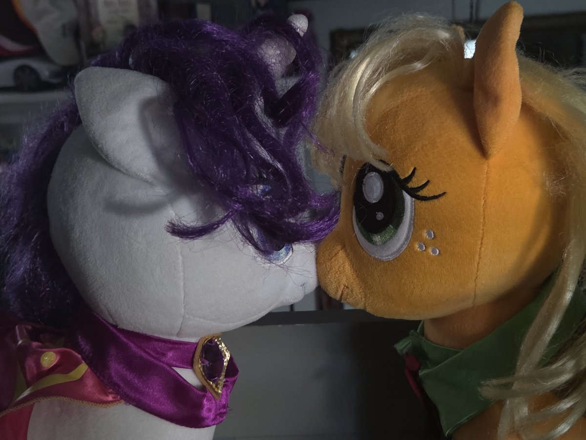 Weeeeyayya's tweet photo. Heh..so glad I used up my allowance to get these 2 beauties...(-110.50$) ( · ❛ ֊ ❛)♥︎ https://t.co/jPs3kybauX