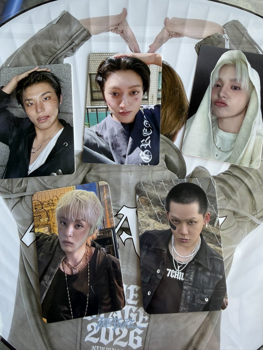 TreasureLv100's tweet photo. TREASURE 交換 再更新🆙

【譲】添付写真　（1.2枚目）
ヒョンソク、ジフン、ヨシ、ジュンギュ、ドヨン、ハルト、ジョンウ、ジョンファン

【求】アサヒ、ヨシ　
（3枚目優先>未所持可能）
🐶8000円・FC特典は同種アサヒ🤖

異種交換、n:1交換可能
郵送交換希望です📮
お気軽にお声がけください🙇‍♀️ https://t.co/HzyaQziqlv