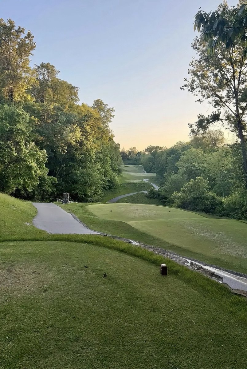 NUCLRGOLF's tweet photo. 545 yard Par-5

What are you hitting off this tee box 😵 https://t.co/Yln34AR5ej