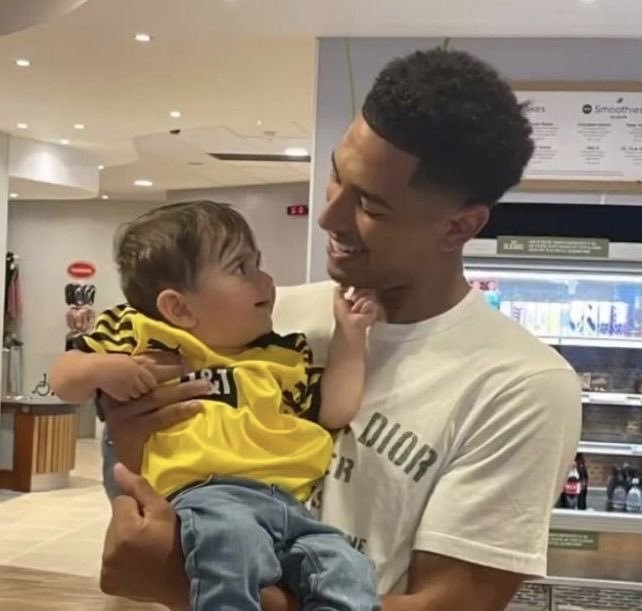 kbtvss's tweet photo. Omega mom jude i need uuuuu :( i know he wouldnt play ab his kids and hed be so sweet https://t.co/DGWWP04W7y