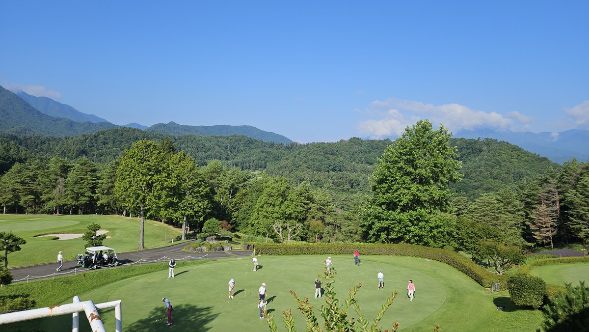tcctsuru's tweet photo. ７月２６日（日）【＃夏休み】本日もいいお天気となりました。夏を迎え夏休みも始まりましたね、皆様はお出かけのご予定ございますか。お決まりでないようでしたら都留CCへお越しください！夏ゴルフ楽しみましょう！！
＃都留CC　＃シャトレーゼ　＃富士山　＃ワイン　＃ゴルフ　＃山梨県 https://t.co/YVIsBAZzET