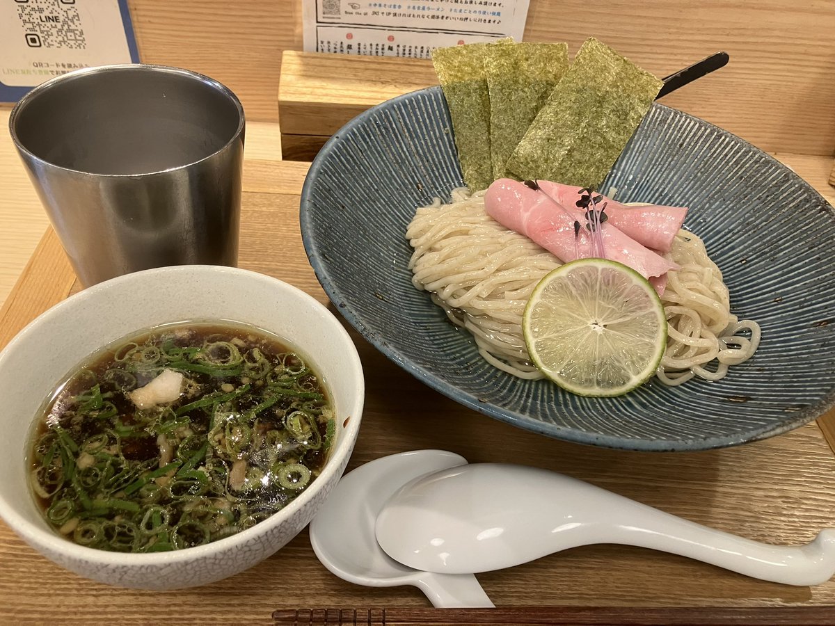 bayhiro51's tweet photo. 【名古屋】
その4

中華そば雷杏 名古屋
鰹昆布水つけそば

名古屋に行って唯一のラーメン屋さん😢

しっかり締められた麺はお皿と共にキンキン🧊火照り過ぎた身体を急速に冷ましてくれました😆

美味しかったです😋
ご馳走様でした🙏 https://t.co/RNgrLxgEKo