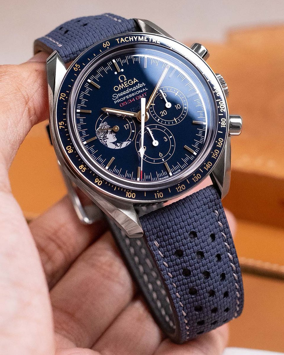 ManZonex's tweet photo. Omega Speedmaster Apollo 17 Paired with Navy Blue Rally Strap🔥 https://t.co/9IKtQD7voY