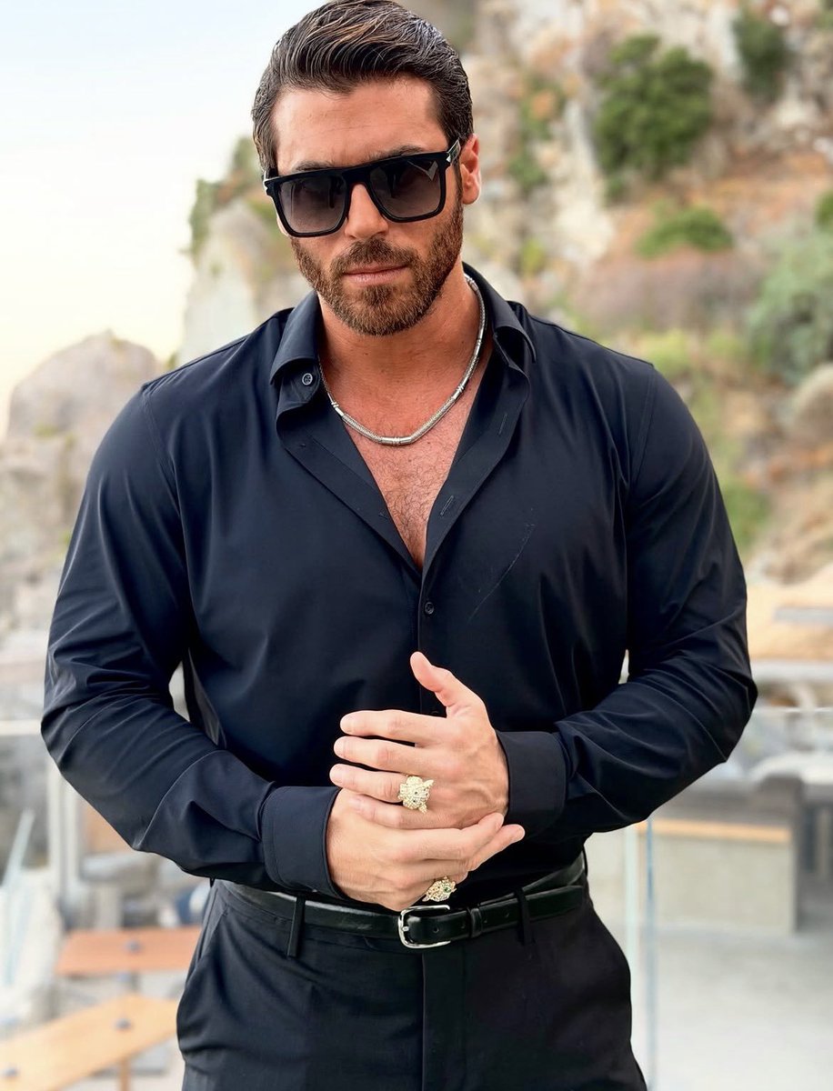 CanYaman8901's tweet photo. ♦️ #CanYaman IG Post - Soverato Marina, Calabria, Italy 🇮🇹 

Mr Dapper https://t.co/bFSTzksvq8