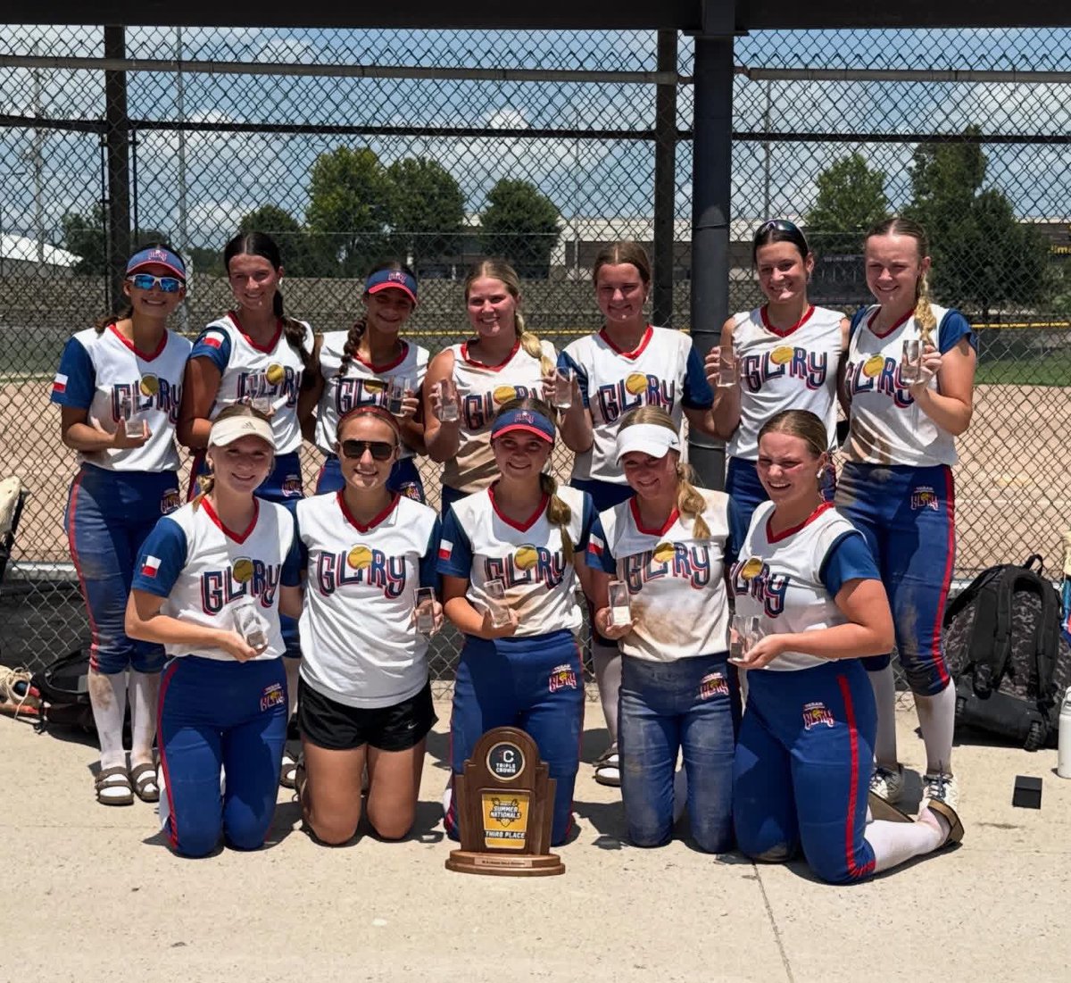 josiebrannon28's tweet photo. I had a long and fun week with my team at Triple Crown Nationals in Kansas City, Kansas. We finished 7-1 and placed third. We had such a great year for it being our first year together and I can’t wait to be back on the field with these girls! 
18 PA
15 AB
7 H
.467 Avg
.556 OBP
1.089 OPS
3 rbi
6 runs
@TexGloryKnight @RoxanaSoftball @LineDsoftball @D1Softball @triplecrownspts @ExtraInningSB