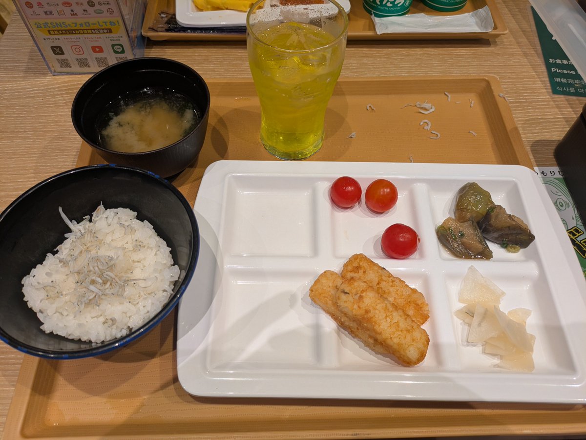 Higana245's tweet photo. 舞香花離脱してふらん君等とジョナサンのビュッフェを食べたりなどした https://t.co/mdXOO1Ejhf
