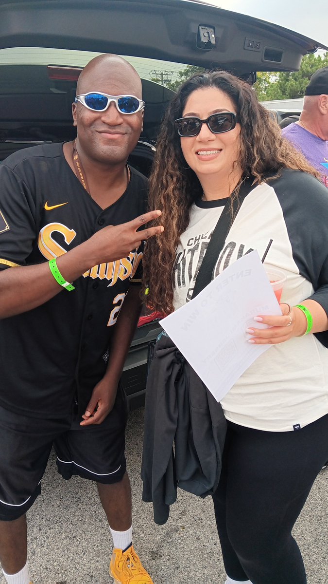 sidkid80's tweet photo. @msmeliss024 @whitesox @ChiSportsBums @SouthSideBoys23 @JAYChi_WhiteSox @ColMarie21 @Nick_GGTB THE queens of Bulls Twitter @msmeliss024 and @Ramina1690! 👸 🫡👏👍⚾️ #WhiteSox #WhiskeyAtComiskey #SaturdayInThePark #HOUvsCHW #MLB #SouthSideOrDie #SoxPride #SoxSide https://t.co/zjiataMMWz