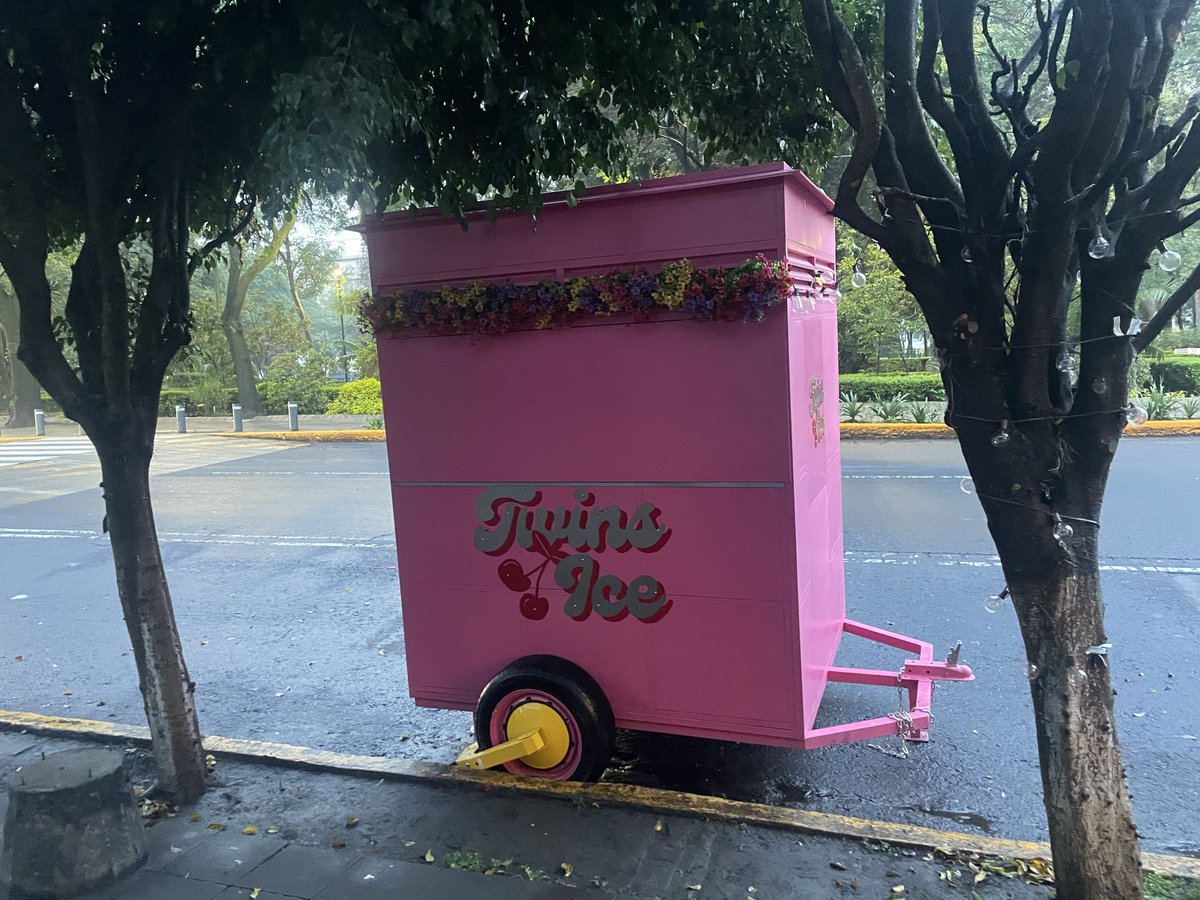 Wallce74's tweet photo. @AccionesBJ 
@BJAlcaldia 
@LuisMendozaBJ 
Ya se habían reportado puestos ambulantes sobre glorieta SCOP
Y no ha pasado NADA 
Ahora hay uno nuevo !!!!!
Glorieta SCOP ENTRE  tepozteco y cumbres de acultzingo 
De verdad no van a hdd as ver nada ? https://t.co/jyWS5T2ZGG