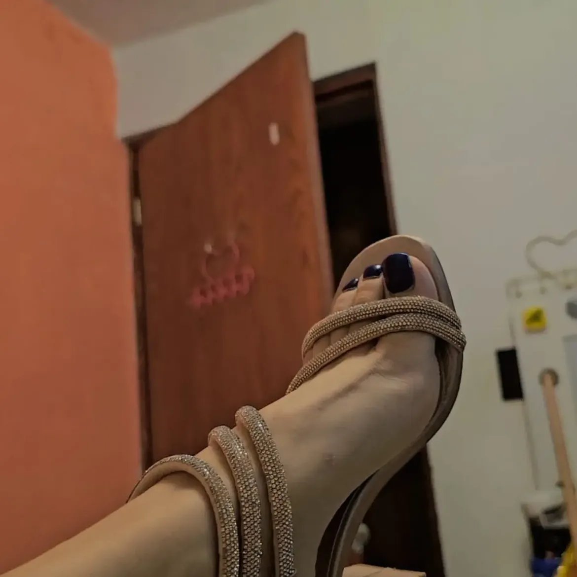 SteffaniRisco's tweet photo. Sábado de piecitos 🤭 #feetfetısh https://t.co/9e7lWDZgBd