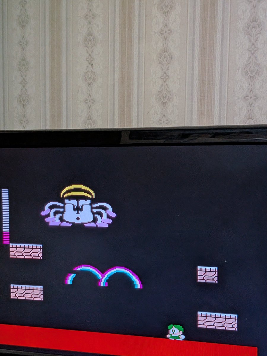 MASA45787652's tweet photo. 今日の誕生日⑥ 1988年7月26日
FC レインボーアイランド
アーケードからアレンジ移植した縦スクロールACTゲーム。魔法の虹を出して敵を攻撃したり足場にしたりして上を目指して登っていく。奇々怪界のステージが新たに収録されている。#今日の誕生日 #レインボーアイランド #ファミコン https://t.co/OXMwa5POsc
