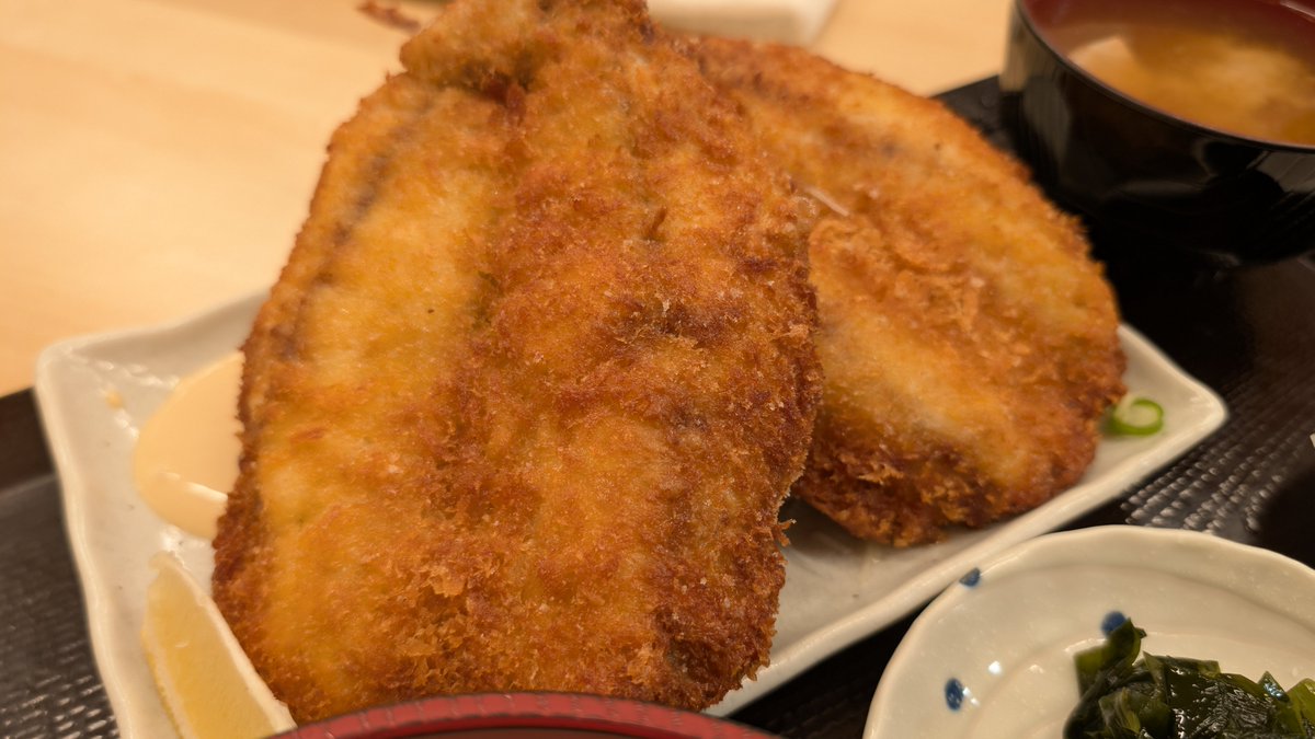 SY0SH0's tweet photo. N年ぶりの丸勘！！
沼津ぅ！！！
アジフライでかすぎぃ！ https://t.co/8P2icEzhIo
