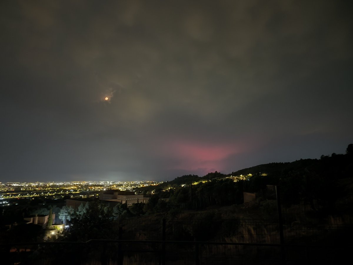 Evayla4's tweet photo. A les 0:30h des de la Penyeta Roja (Castelló de la Plana)
@apuntoratge https://t.co/gvT66w9cLg