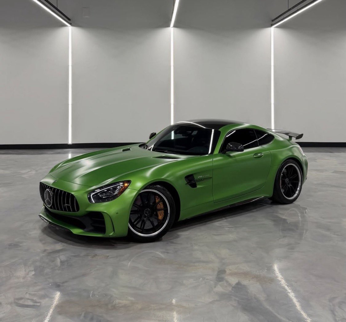 ManZonex's tweet photo. Mercedes-AMG GTR 💚💚💚 https://t.co/EWbG1pi6p7