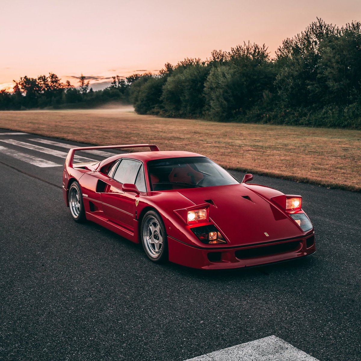 ManZonex's tweet photo. Ferrari F40♥♥ https://t.co/Xgd9tZtOyR