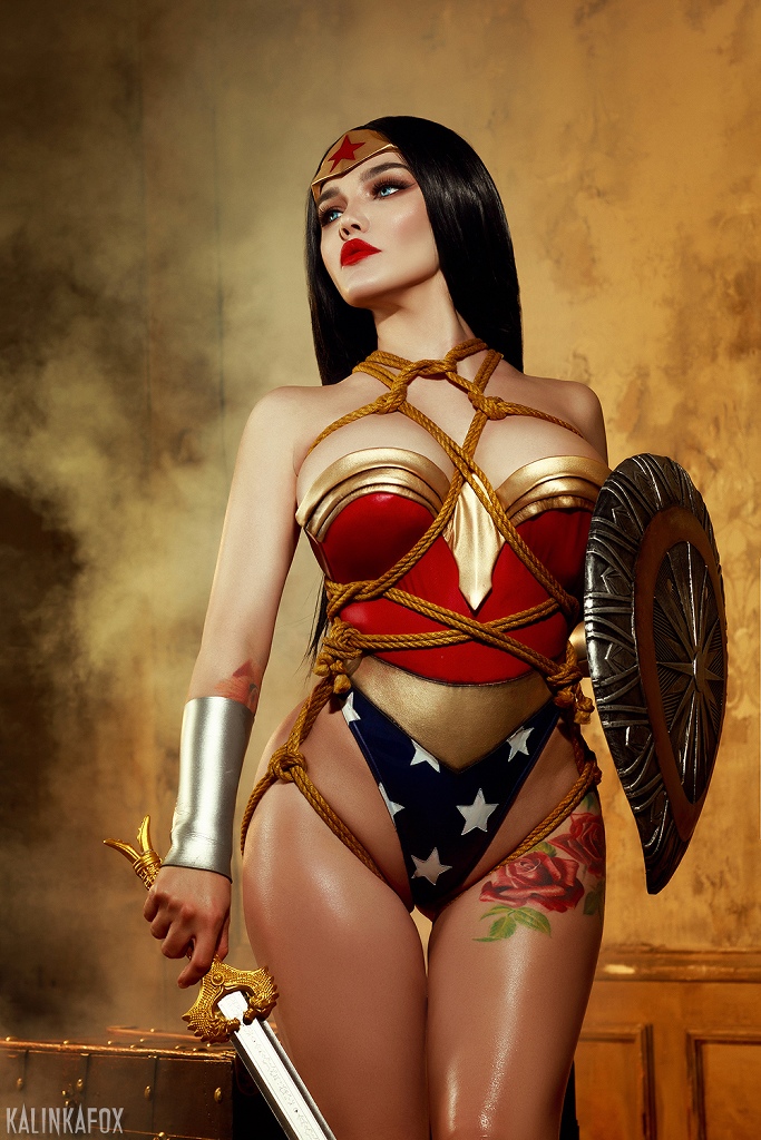 Polymaxon's tweet photo. Kalinka Fox – Wonder Woman https://t.co/YPsaNcF9NM